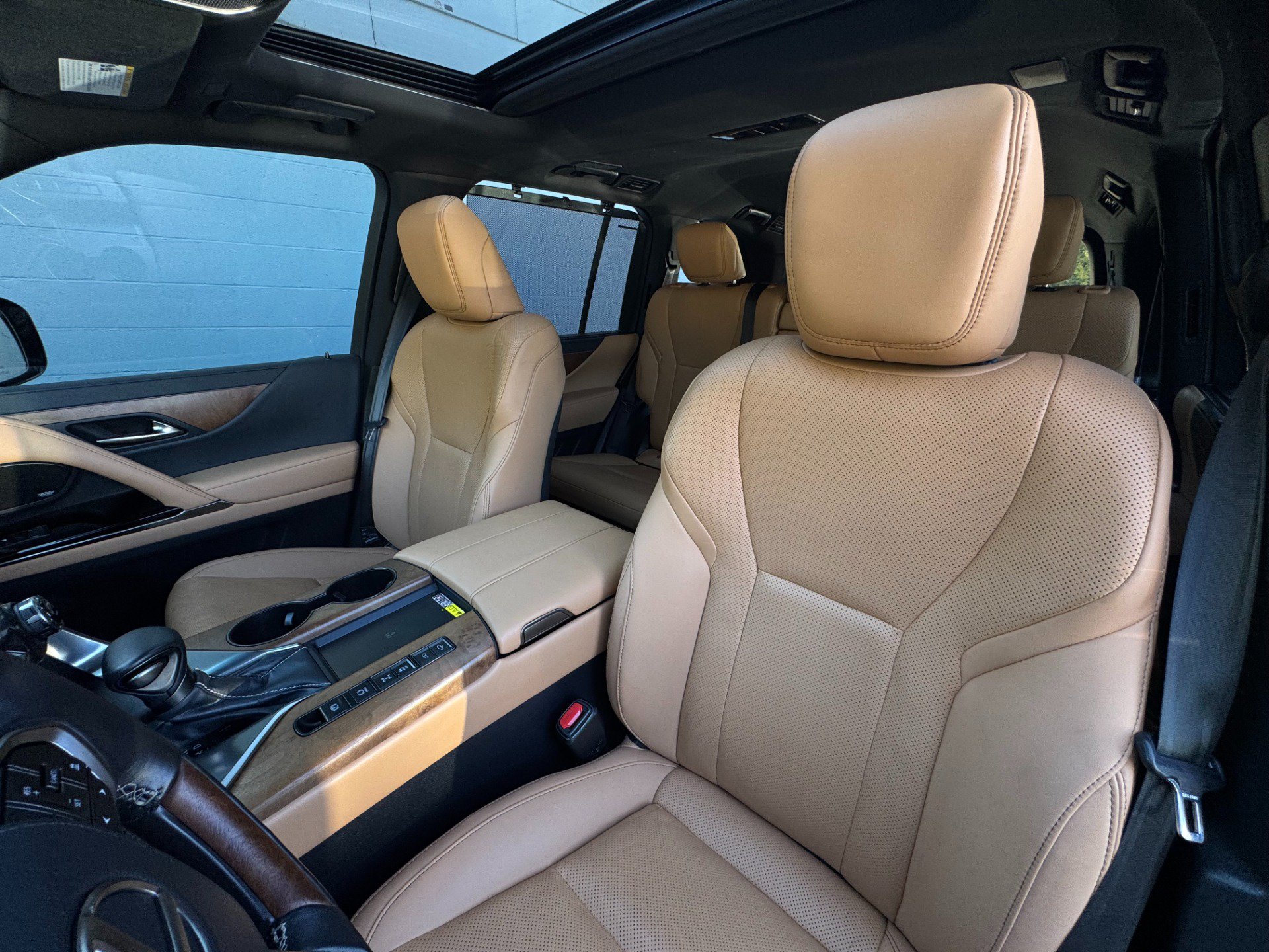 Used 2024 Lexus LX 600 4WD w/ Luxury Package image 11