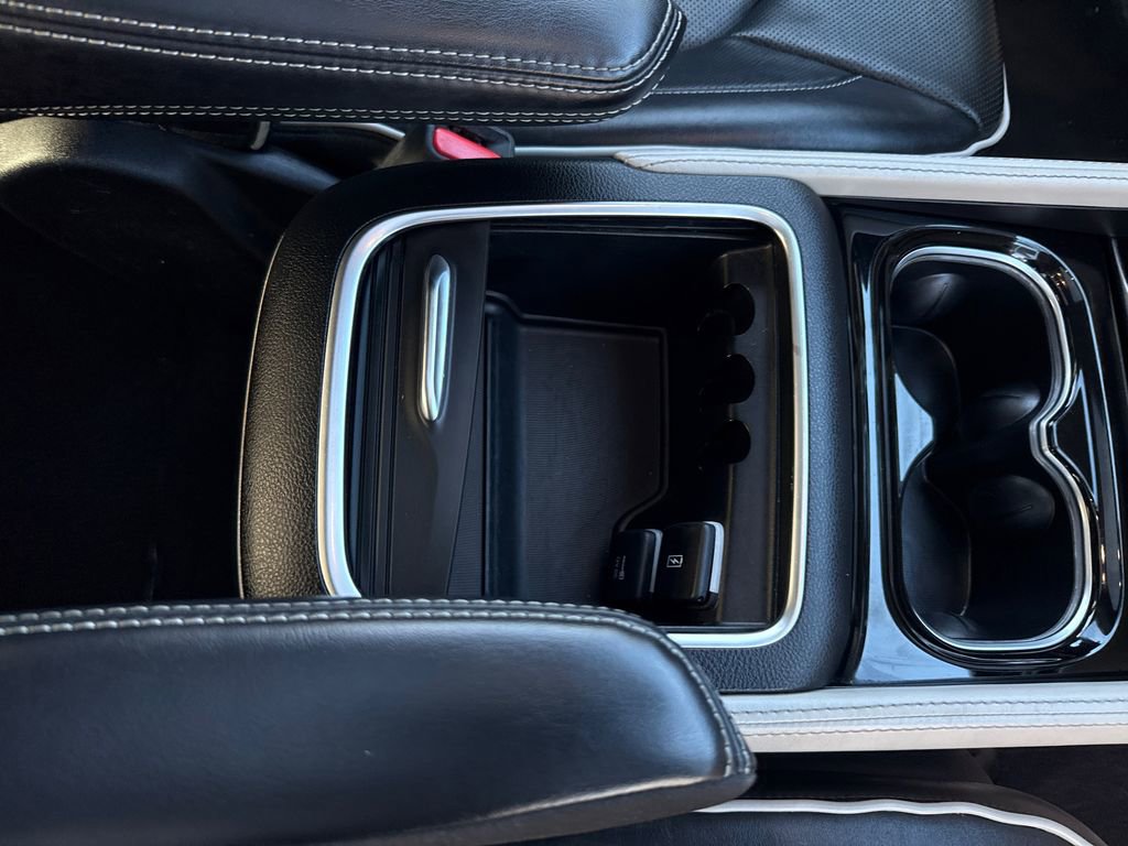 Certified 2023 Chrysler Pacifica Limited FWD image 16