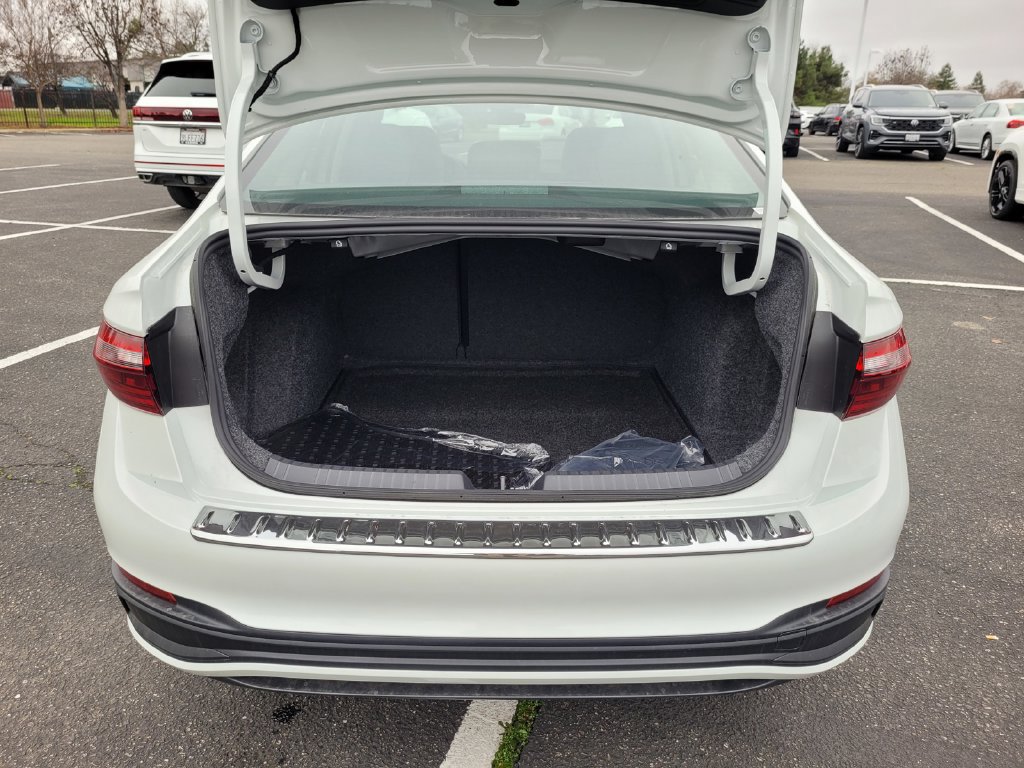 New 2026 Volkswagen Jetta SE FWD image 27
