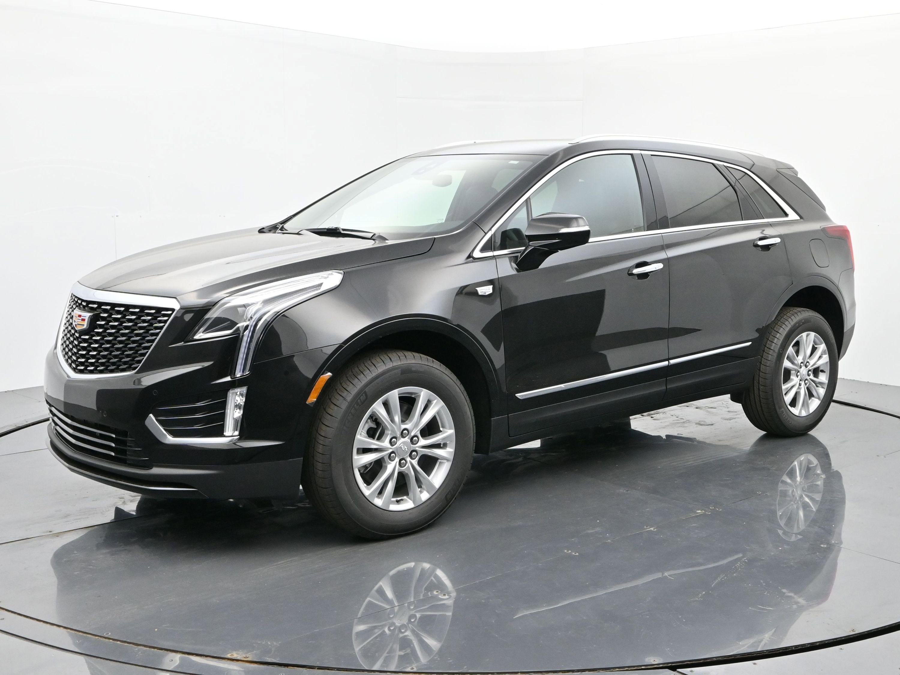New 2025 Cadillac XT5 Luxury