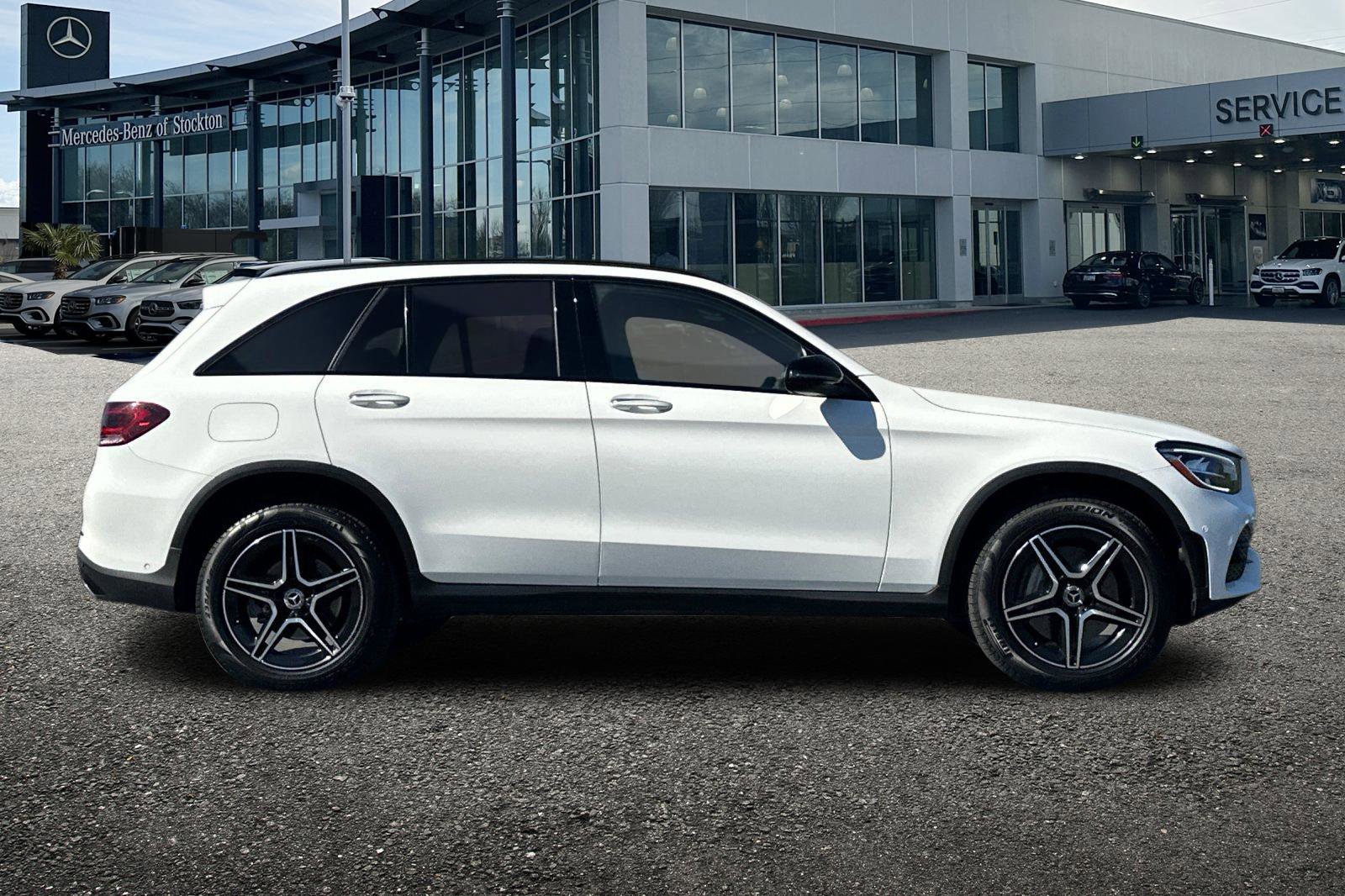 Used 2022 Mercedes-Benz GLC 300 4MATIC image 3