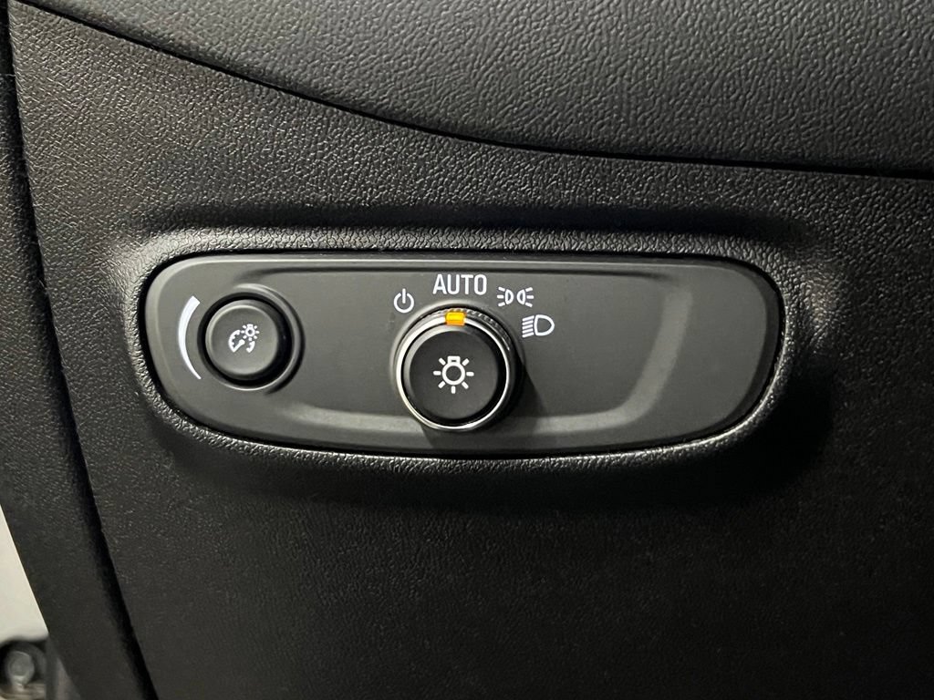 Certified 2018 Chevrolet Equinox LT FWD image 17