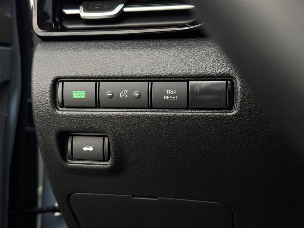 Used 2025 Nissan Sentra SR w/ SR Premium Package image 31