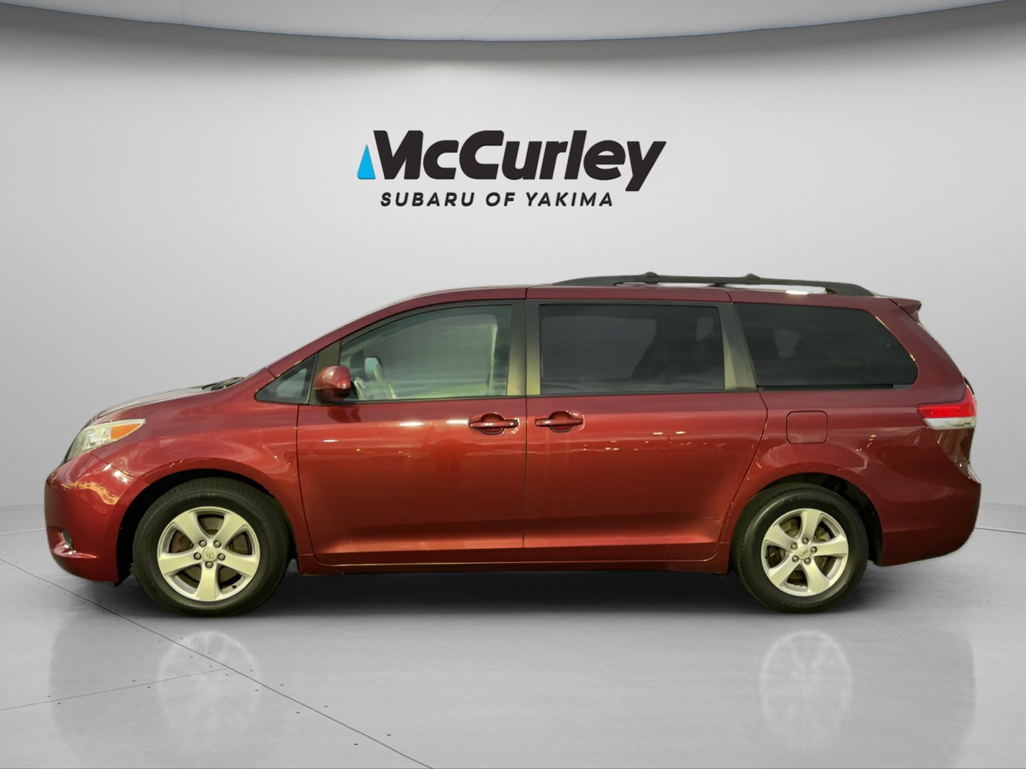 Used 2013 Toyota Sienna LE image 2