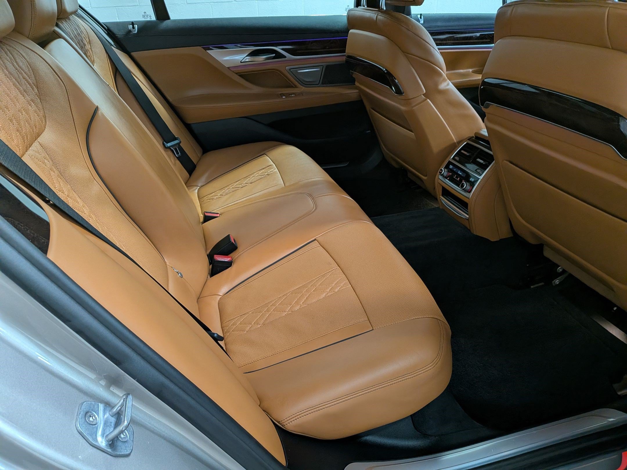 Used 2020 BMW 750i xDrive w/ Interior Design Package AWD/4WD image 34