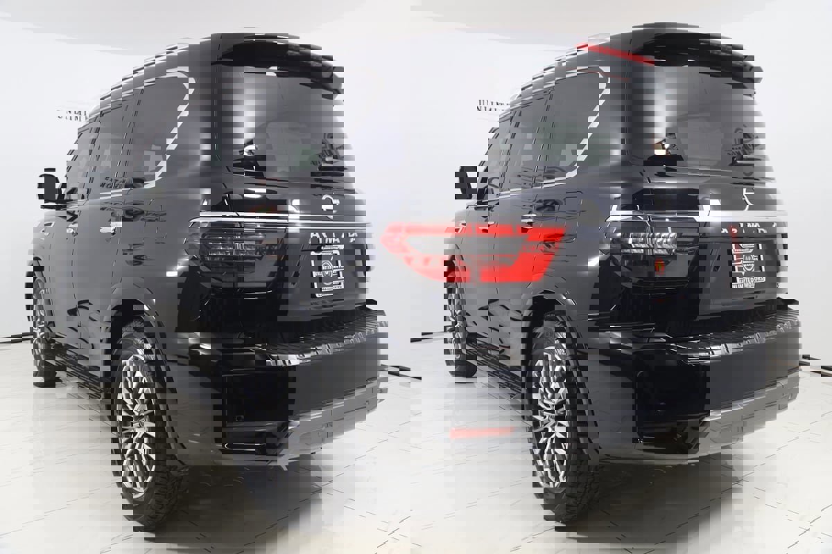 Used 2024 Nissan Armada SL w/ Captain's Chairs Package image 4