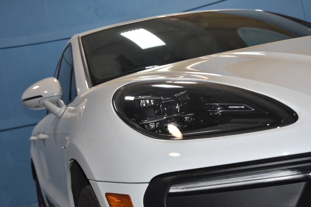 Certified 2025 Porsche Macan AWD/4WD image 27