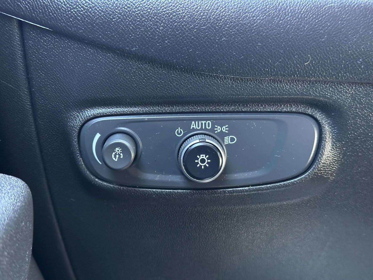 Used 2020 Chevrolet Equinox LT image 33