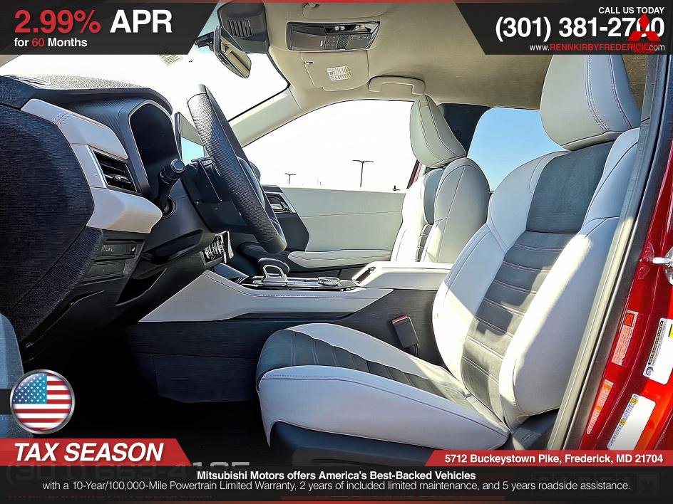 Used 2025 Mitsubishi Outlander SE image 9