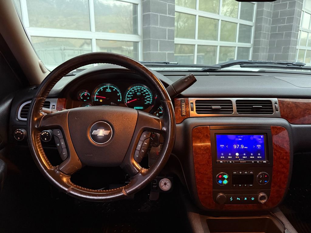 Used 2007 Chevrolet Silverado 1500 LTZ w/ Safety Package AWD/4WD image 29
