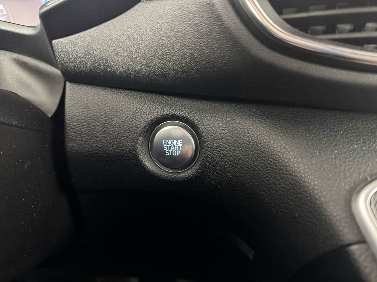 Used 2021 Hyundai Santa Fe SEL w/ Convenience Package image 16