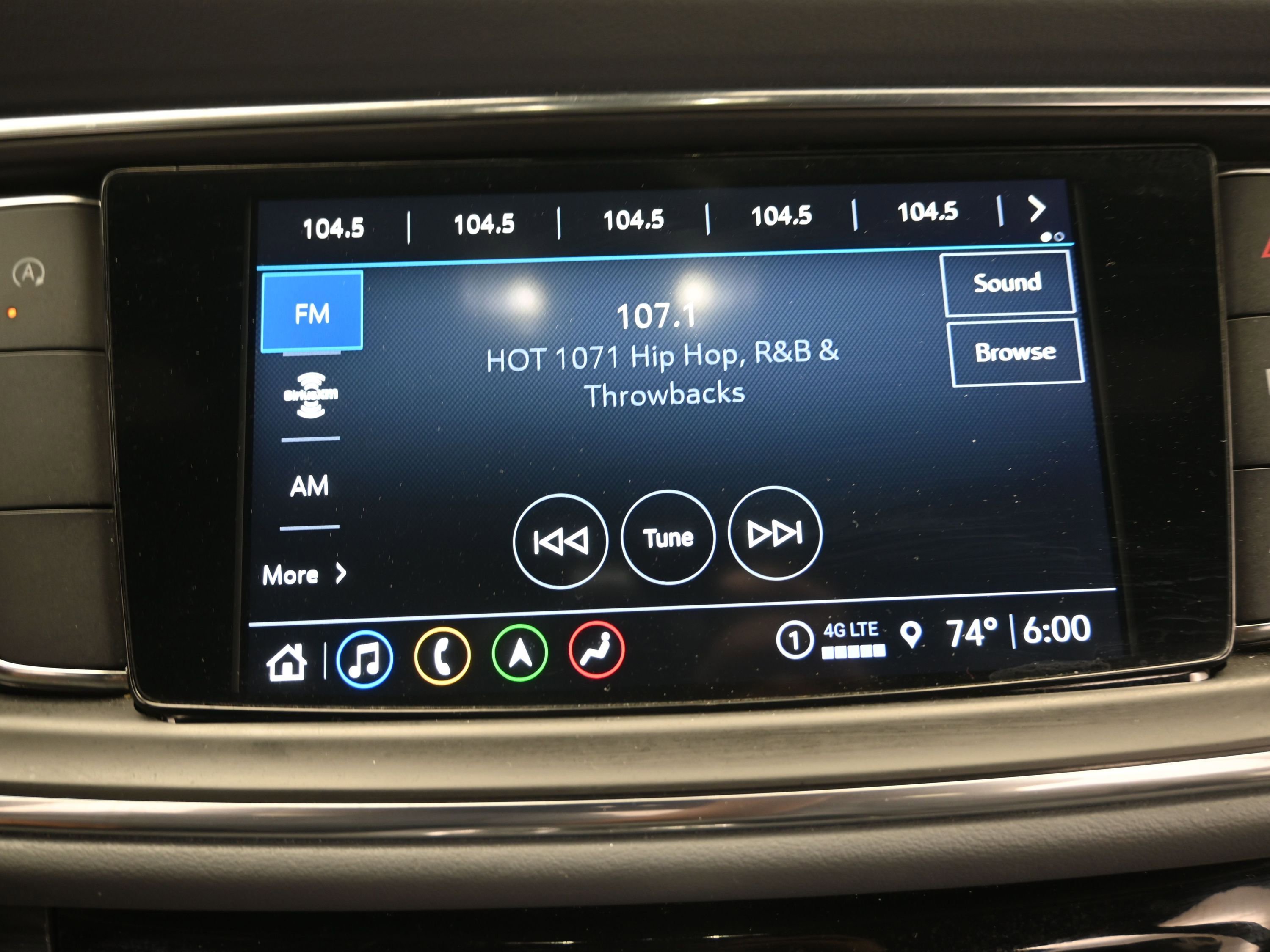 Used 2024 Buick Enclave Premium image 16