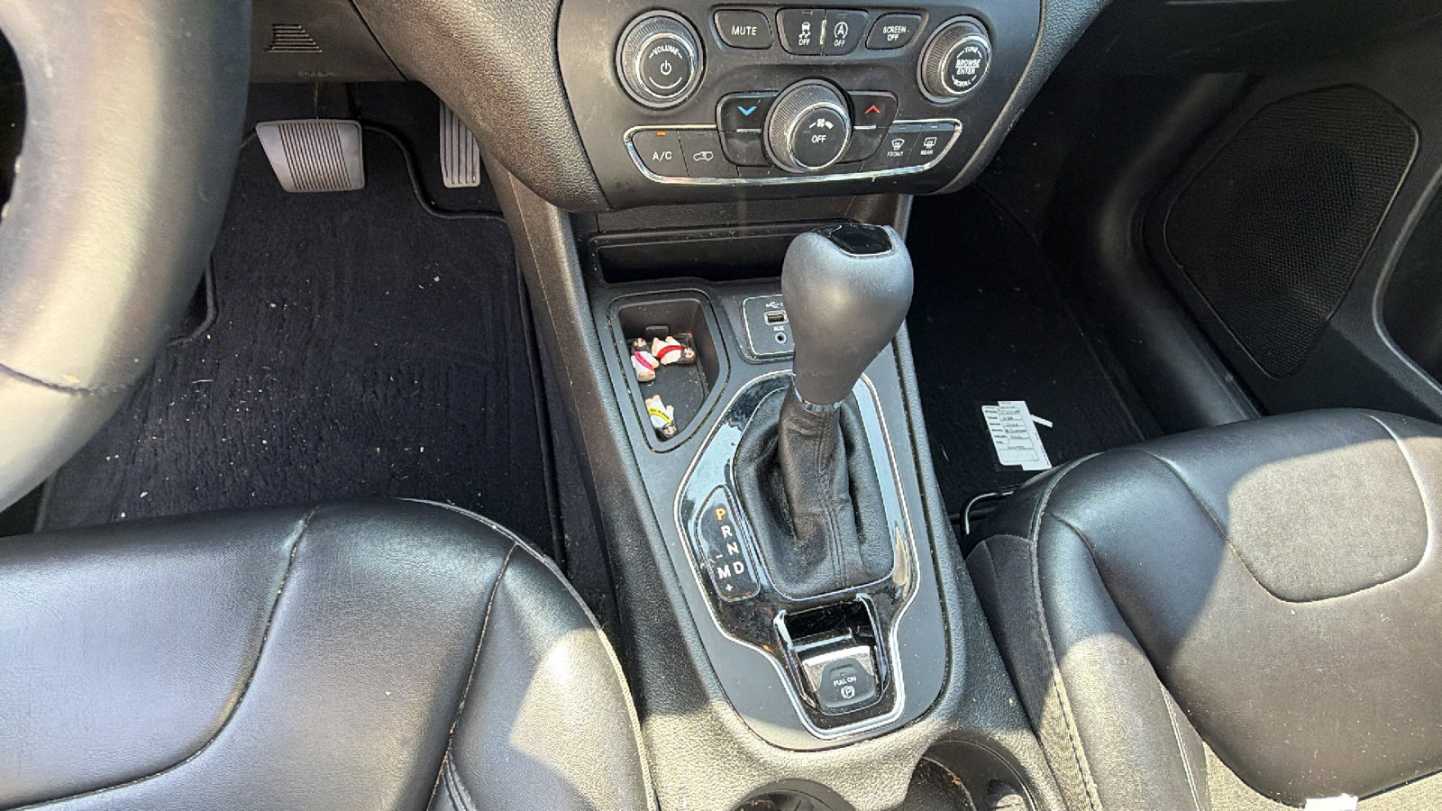 Used 2021 Jeep Cherokee Latitude Plus FWD image 30