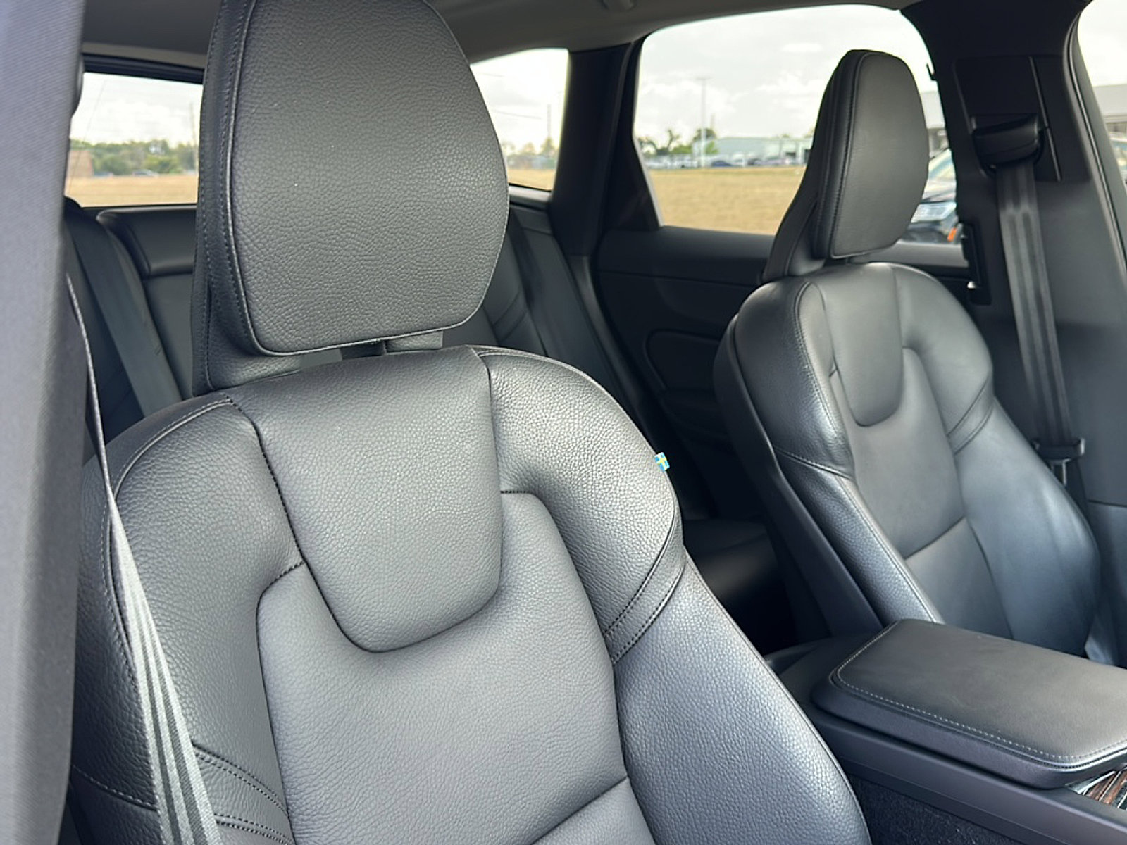 Used 2023 Volvo XC60 B5 Plus w/ Climate Package image 24