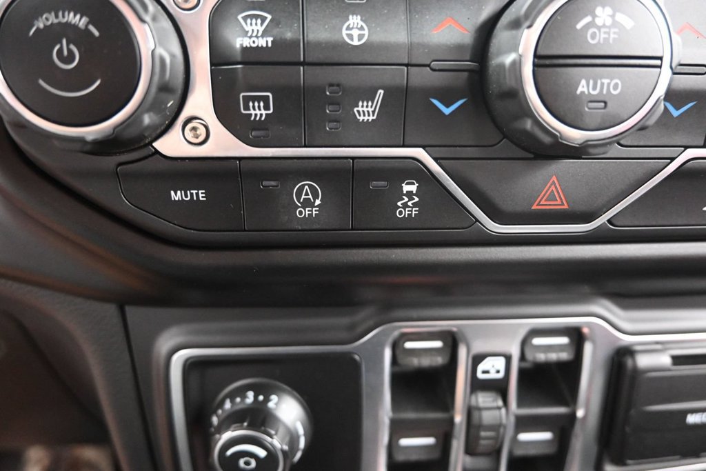Used 2022 Jeep Gladiator Rubicon w/ LED Lighting Group AWD/4WD image 36