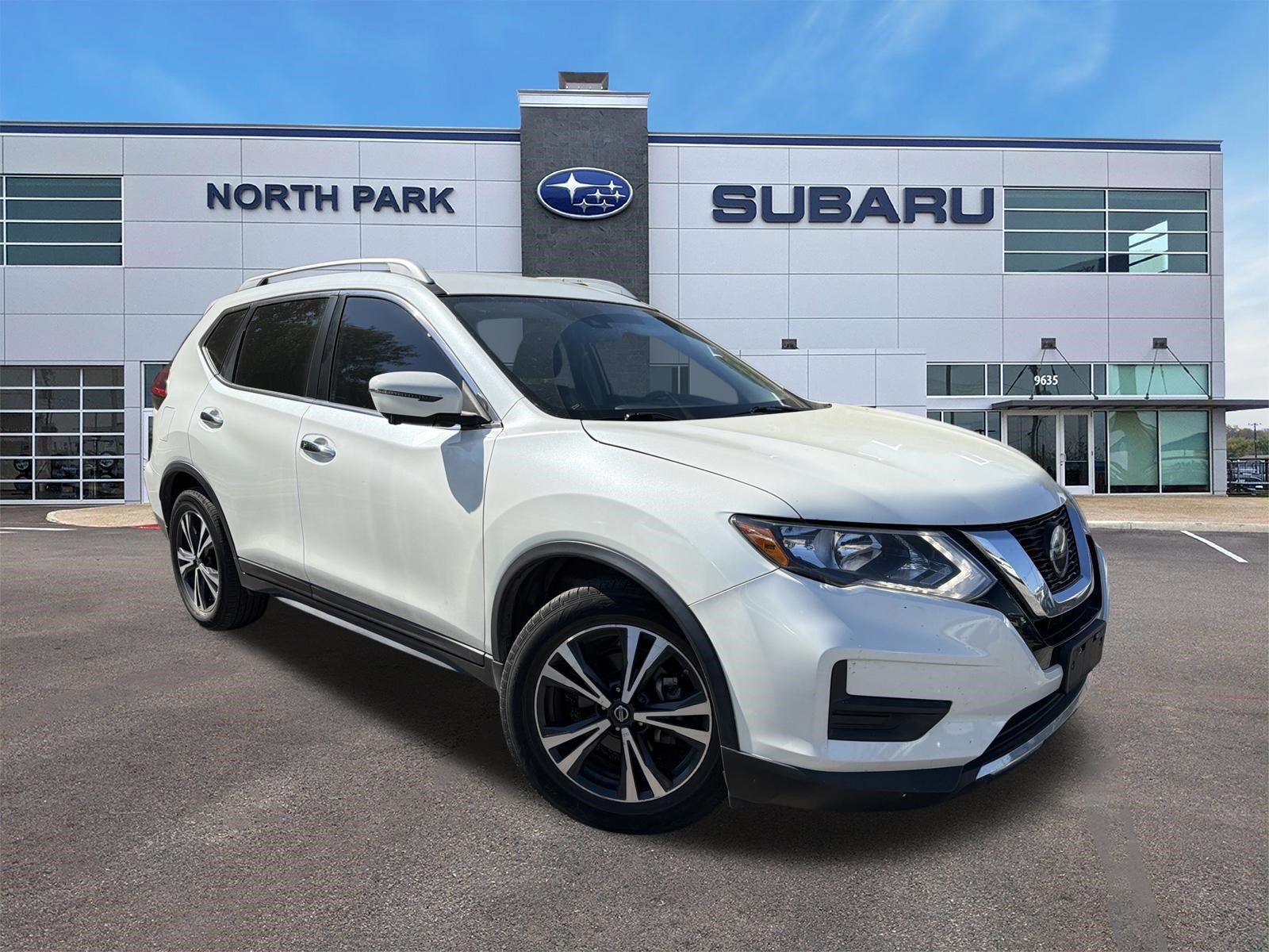 Used 2020 Nissan Rogue SV w/ Premium Package FWD image 1