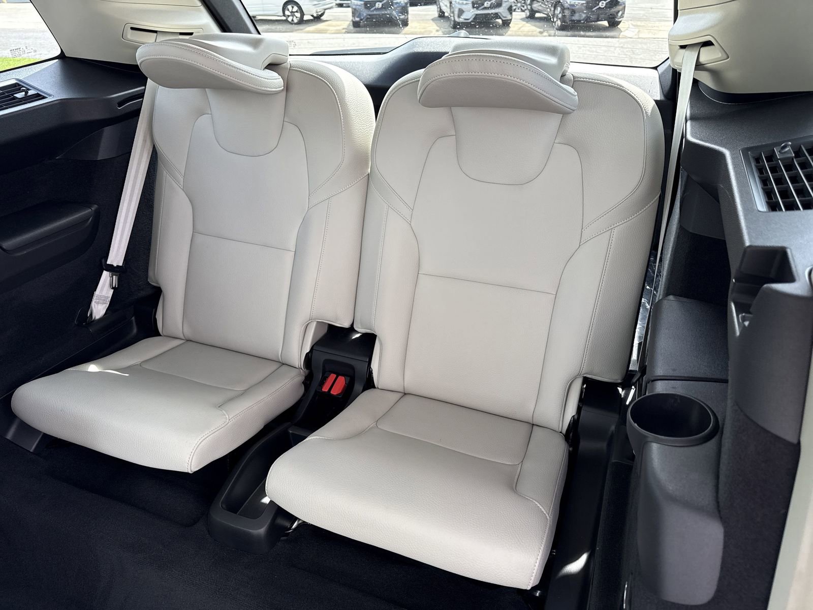 Used 2024 Volvo XC90 T8 Plus w/ Protection Package Premier image 12