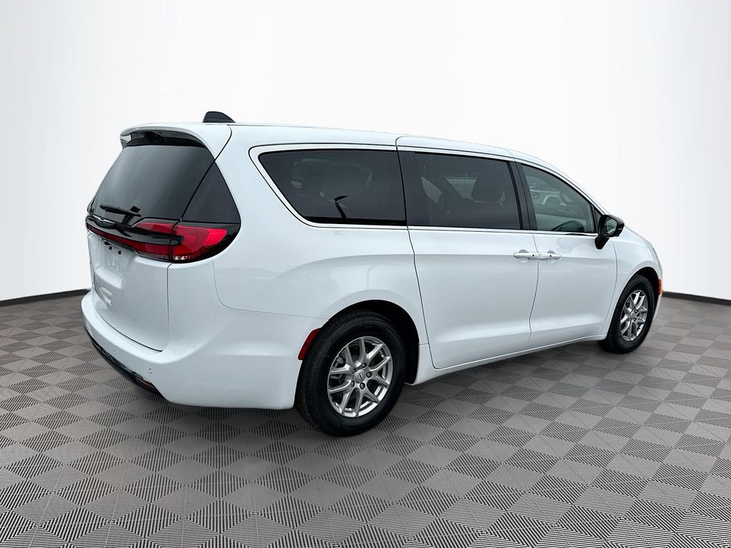New 2026 Chrysler Pacifica Select FWD image 5