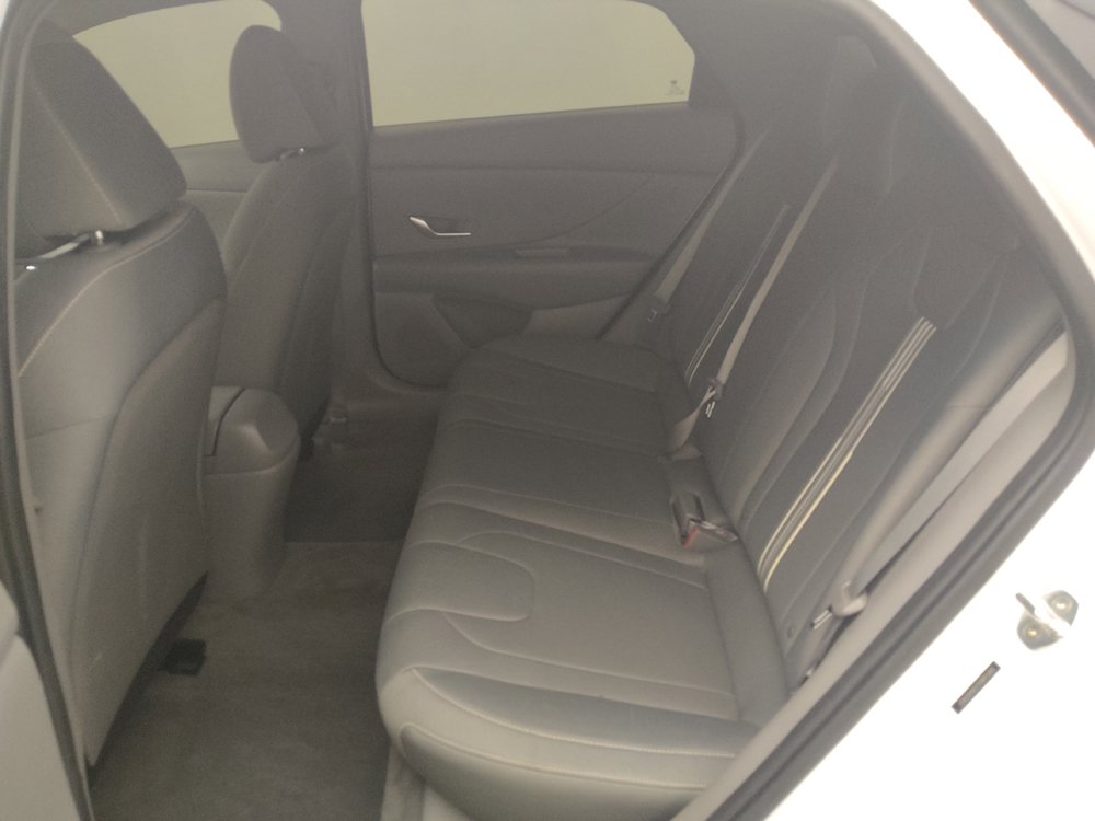 Used 2022 Hyundai Elantra SEL FWD image 18
