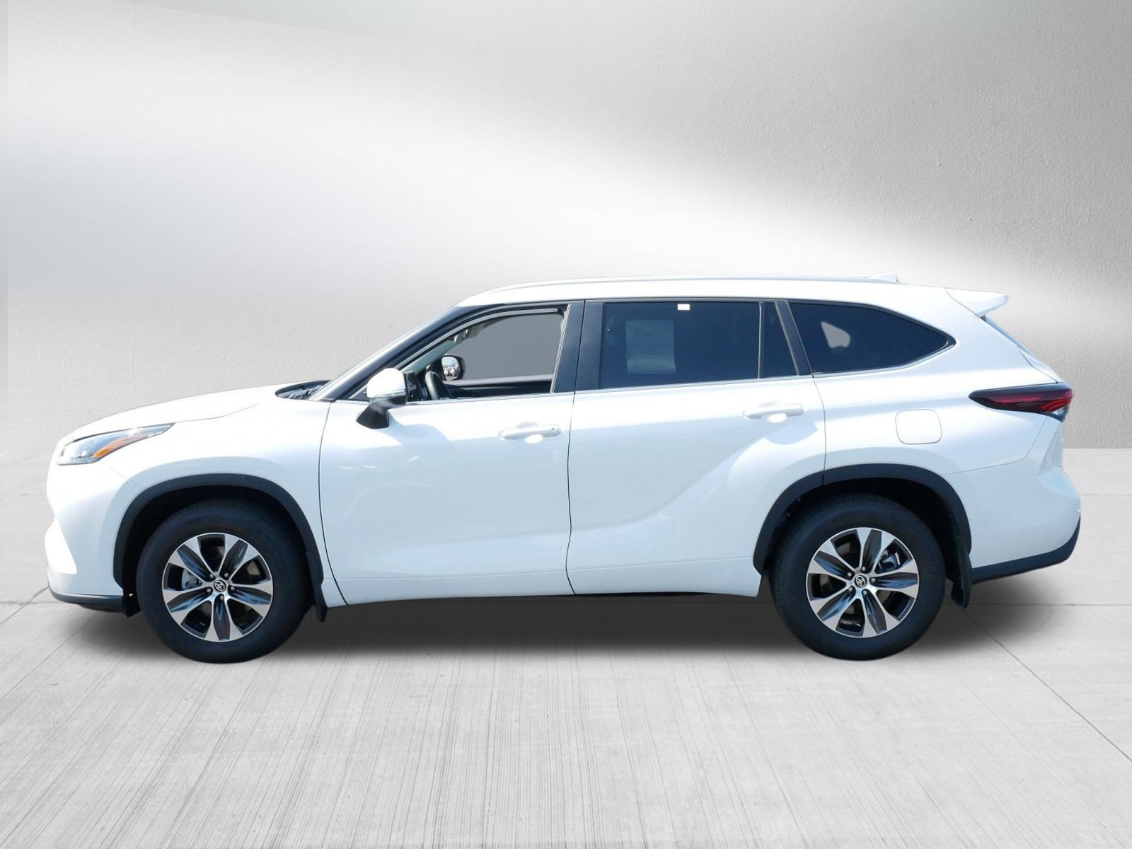 Certified 2026 Toyota Highlander XLE AWD/4WD image 4