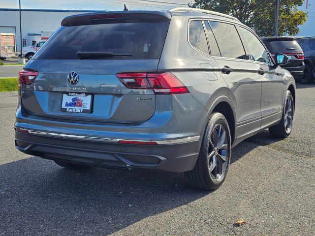 Used 2024 Volkswagen Tiguan SE w/ Panoramic Sunroof Package AWD/4WD image 3