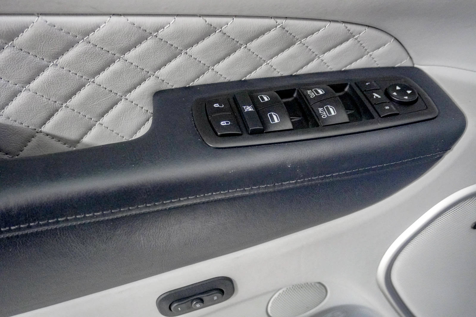 Used 2020 Jeep Grand Cherokee Summit AWD/4WD image 17