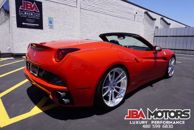 Used 2014 Ferrari California RWD image 3
