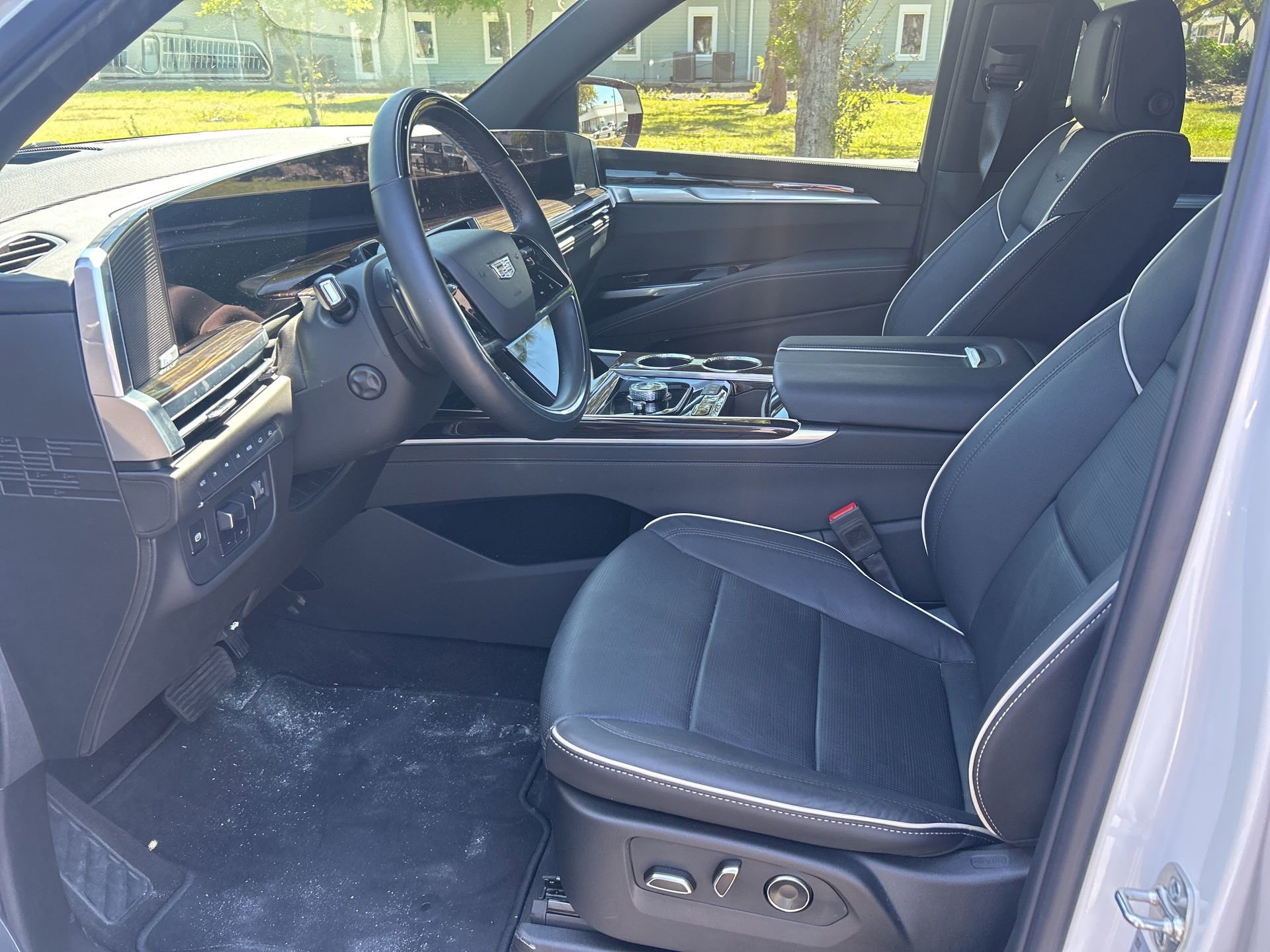 Used 2025 Cadillac Escalade Premium Luxury w/ Touring Package image 8