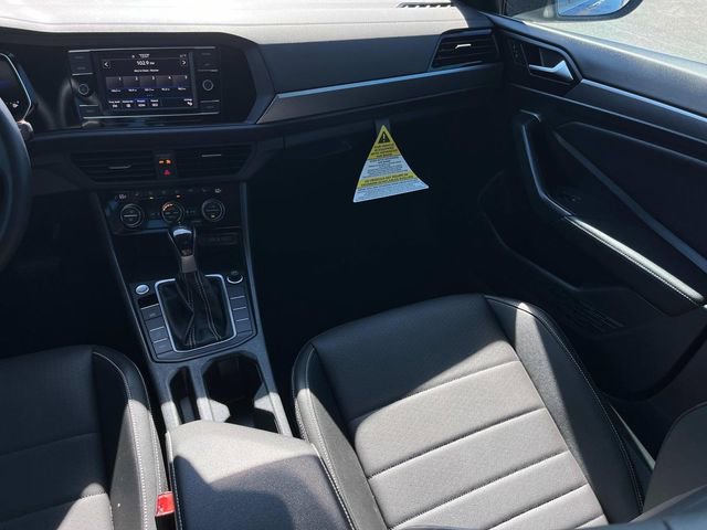 Used 2024 Volkswagen Jetta SE image 4