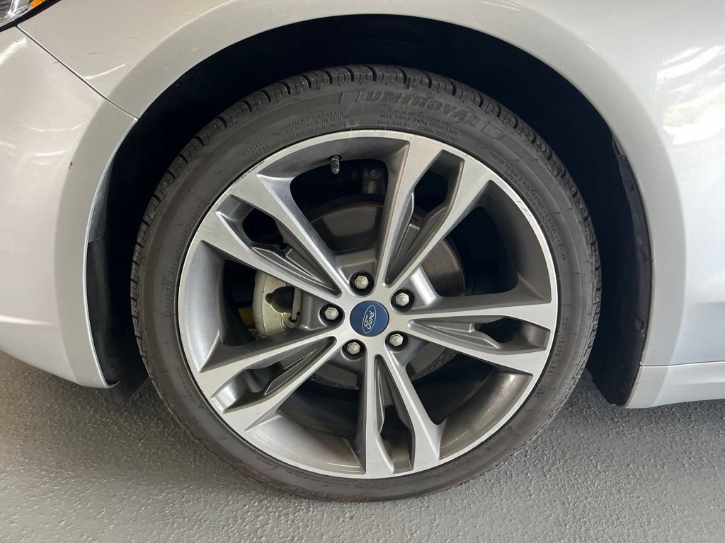 Used 2019 Ford Fusion Titanium FWD image 5