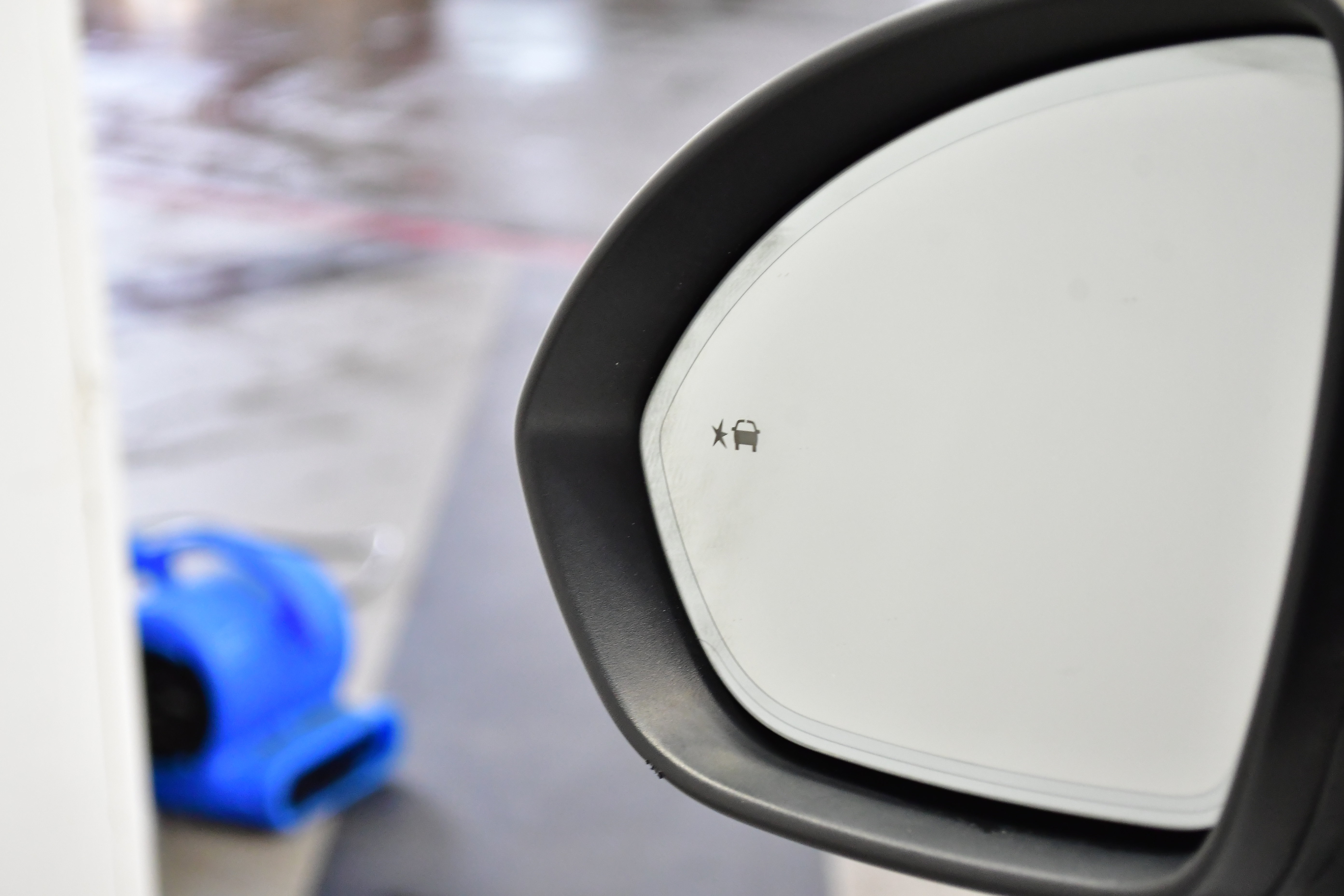 Used 2023 Buick Envision Essence w/ Sport Touring Package image 33