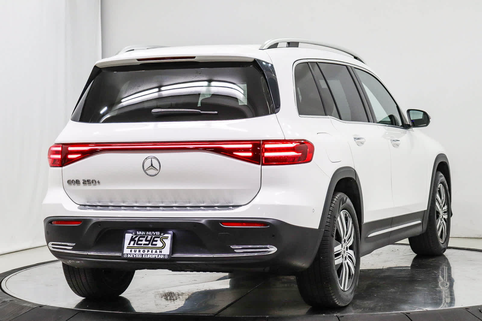 Used 2024 Mercedes-Benz EQB 250+ image 6
