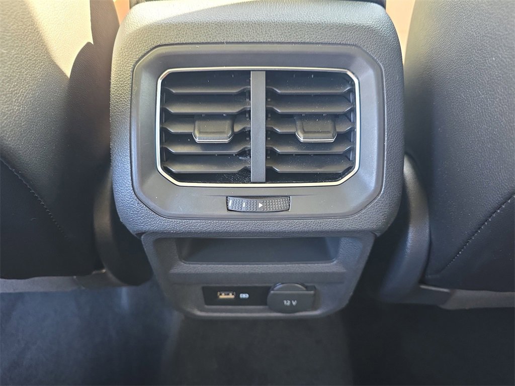 Used 2018 Volkswagen Tiguan SE w/ Panoramic Sunroof Package image 13