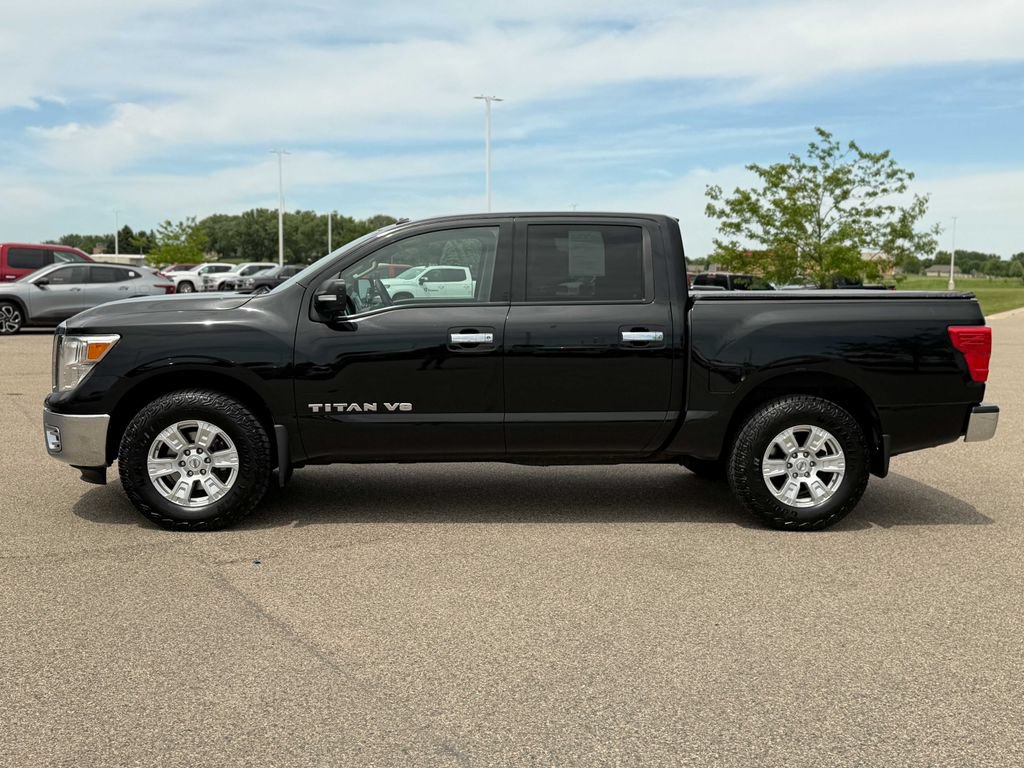 Used 2018 Nissan Titan SV AWD/4WD image 10