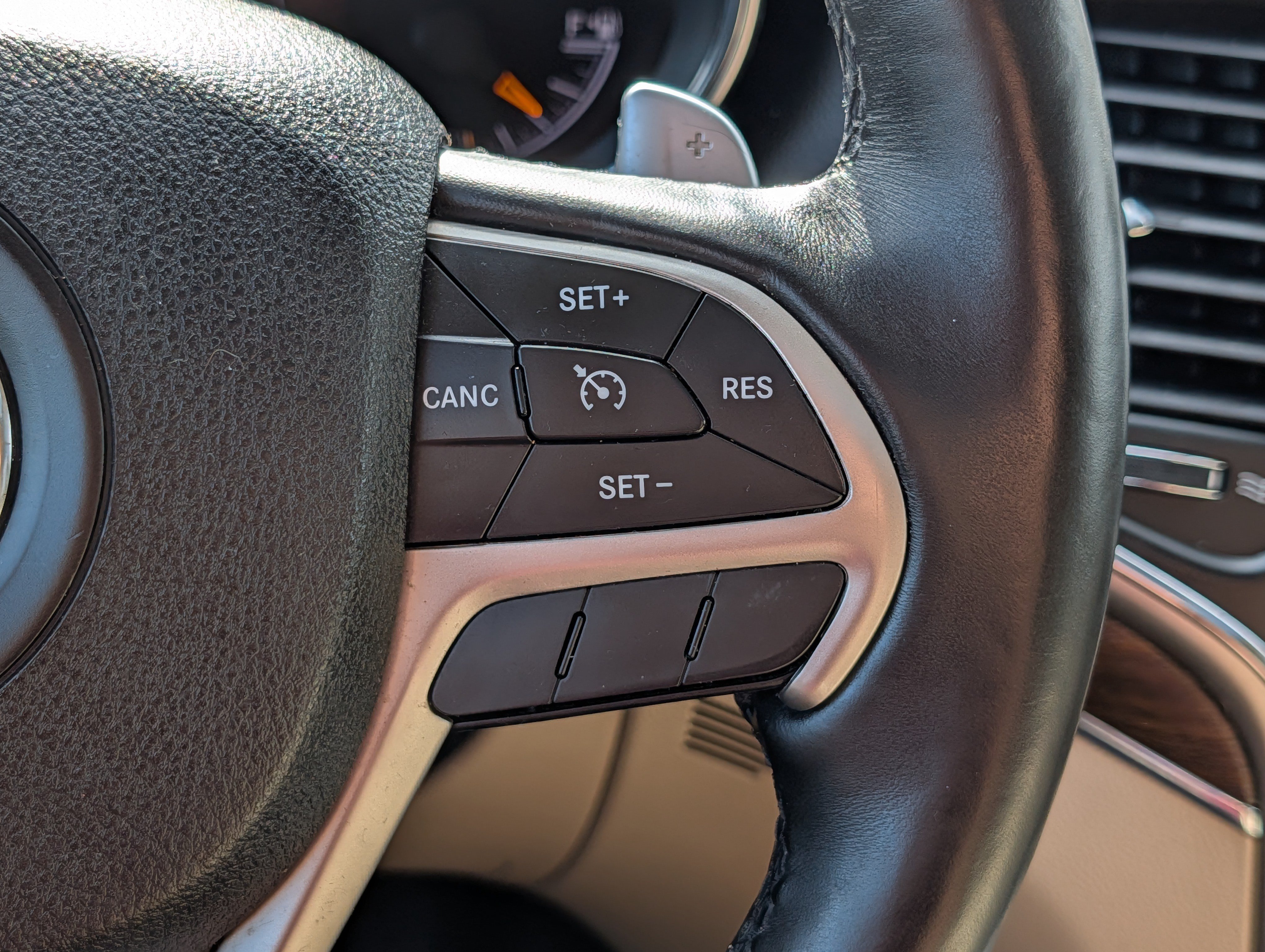 Used 2016 Jeep Grand Cherokee Limited AWD/4WD image 30