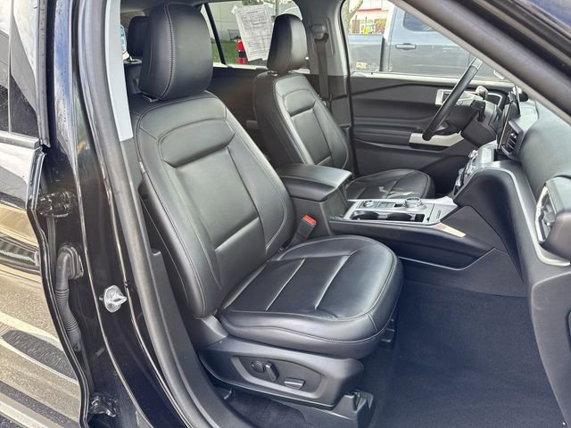 Used 2023 Ford Explorer XLT w/ Equipment Group 202A AWD/4WD image 21