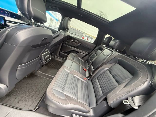 Used 2025 Lincoln Nautilus Reserve w/ Jet Appearance Package image 16