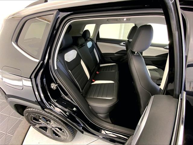 New 2026 Volkswagen Taos SEL image 10