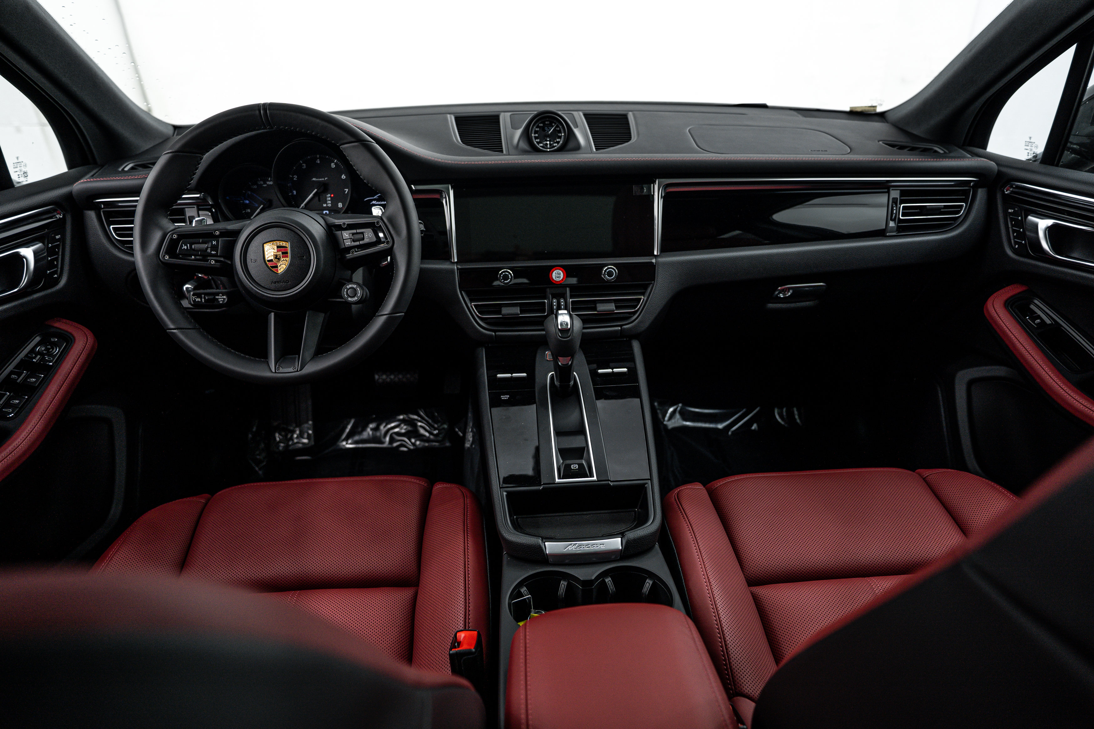 Certified 2026 Porsche Macan Turbo AWD/4WD image 23