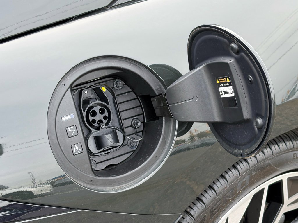 Used 2023 Hyundai Ioniq 6 Limited image 5