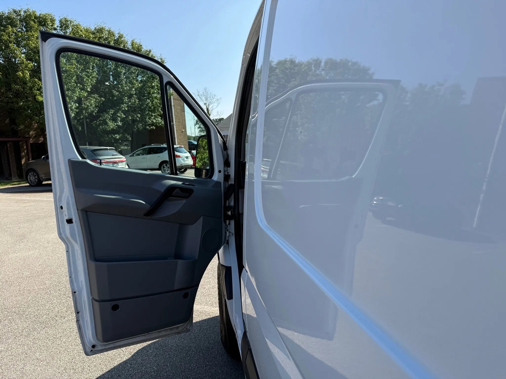 Used 2016 Mercedes-Benz Sprinter 2500 w/ Convenience Package image 22