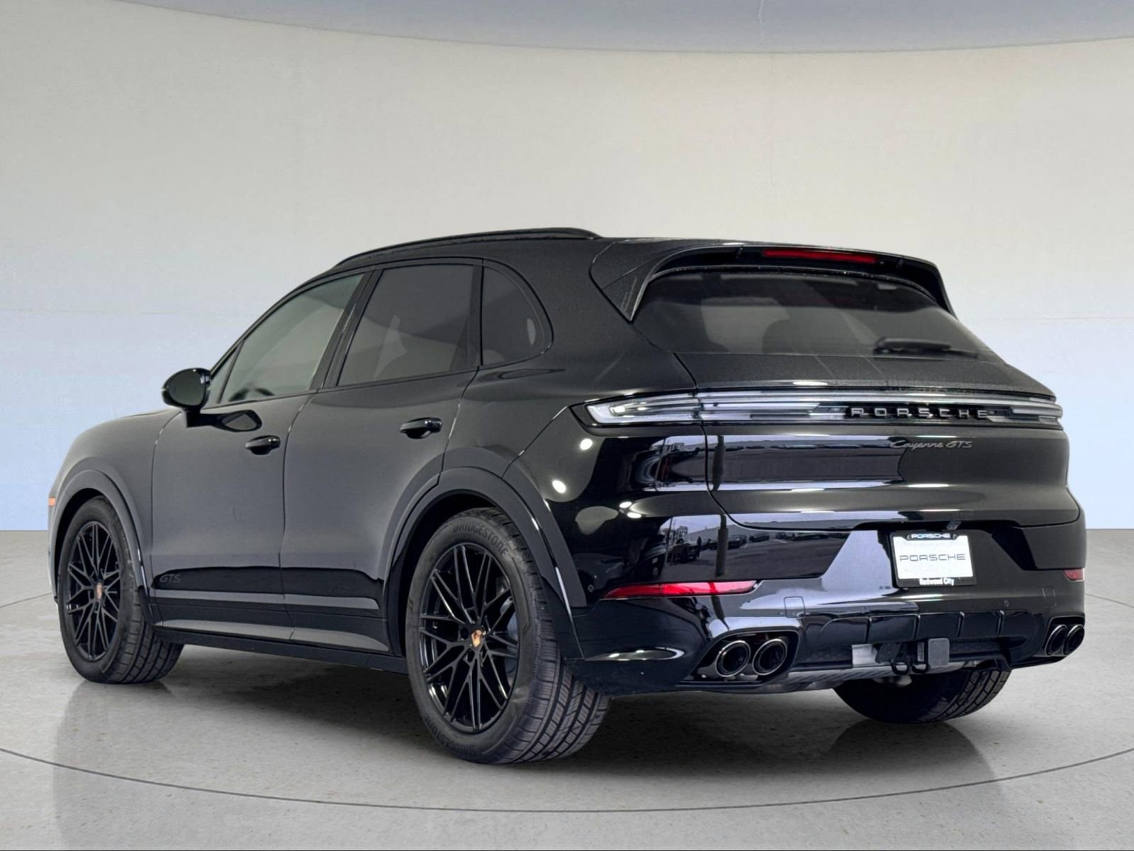 New 2026 Porsche Cayenne GTS image 3