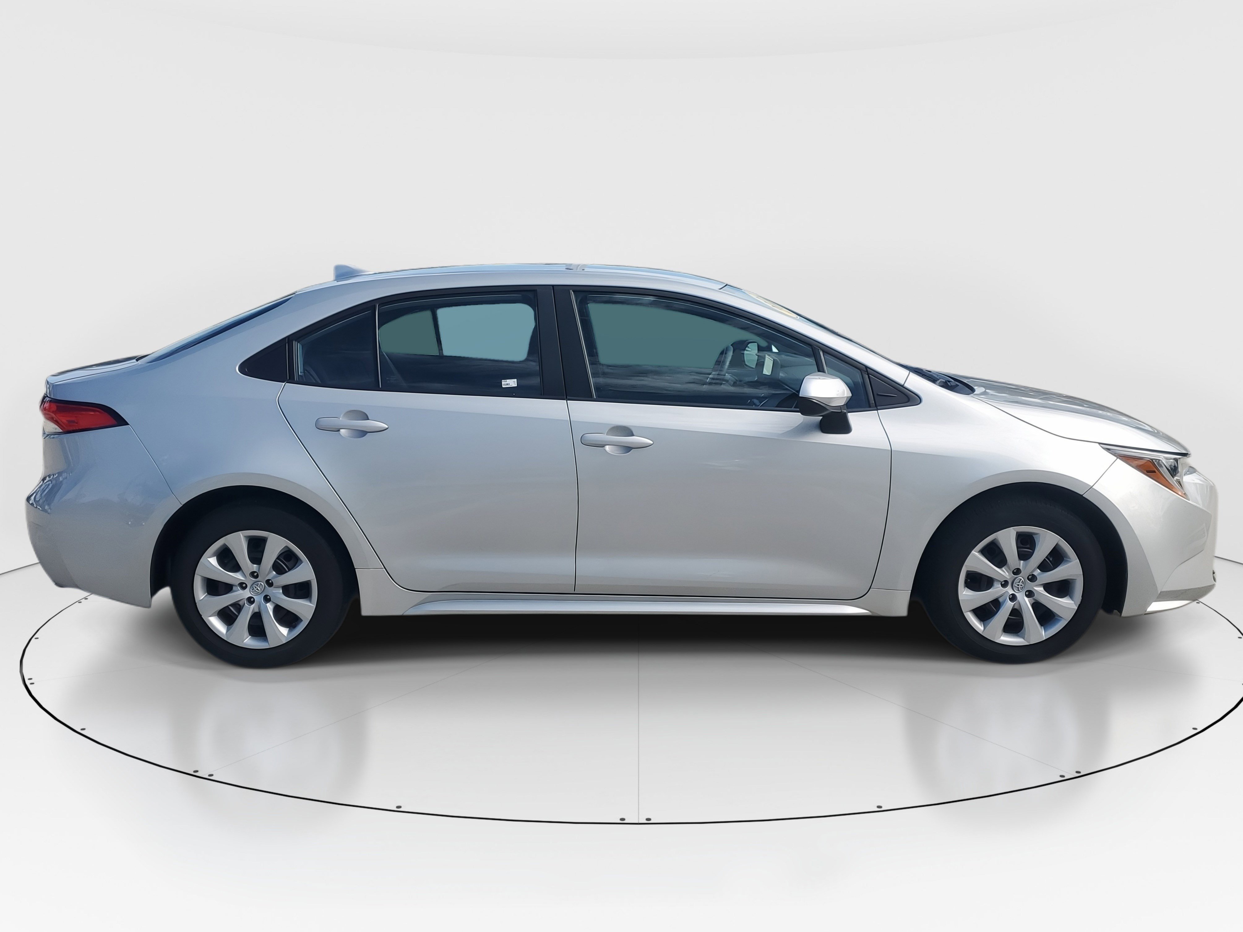 Used 2023 Toyota Corolla LE image 2