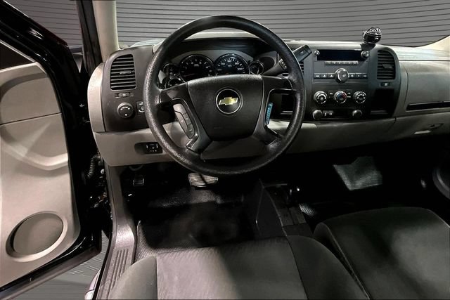 Used 2014 Chevrolet Silverado 2500 W/T w/ Snow Plow Prep Package AWD/4WD image 9