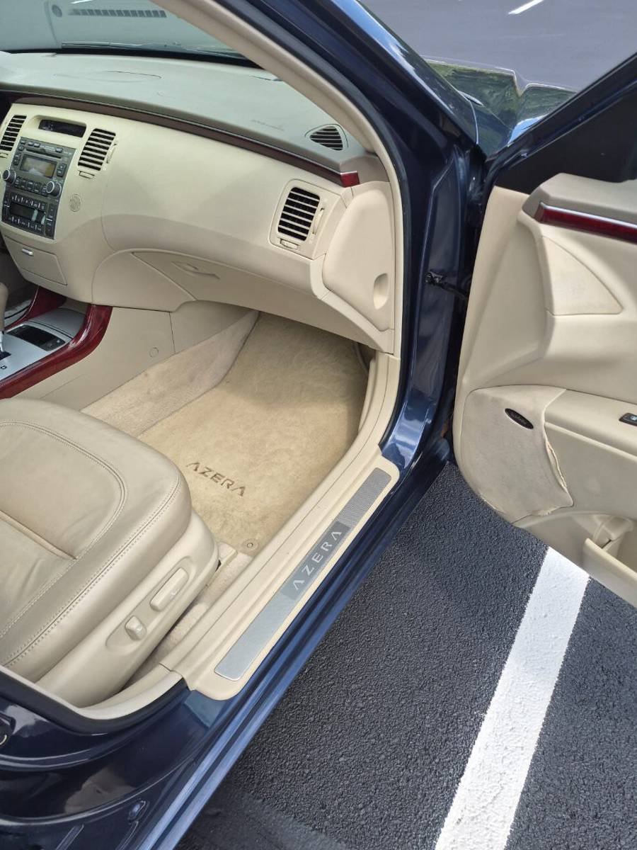 Used 2007 Hyundai Azera Limited FWD image 10