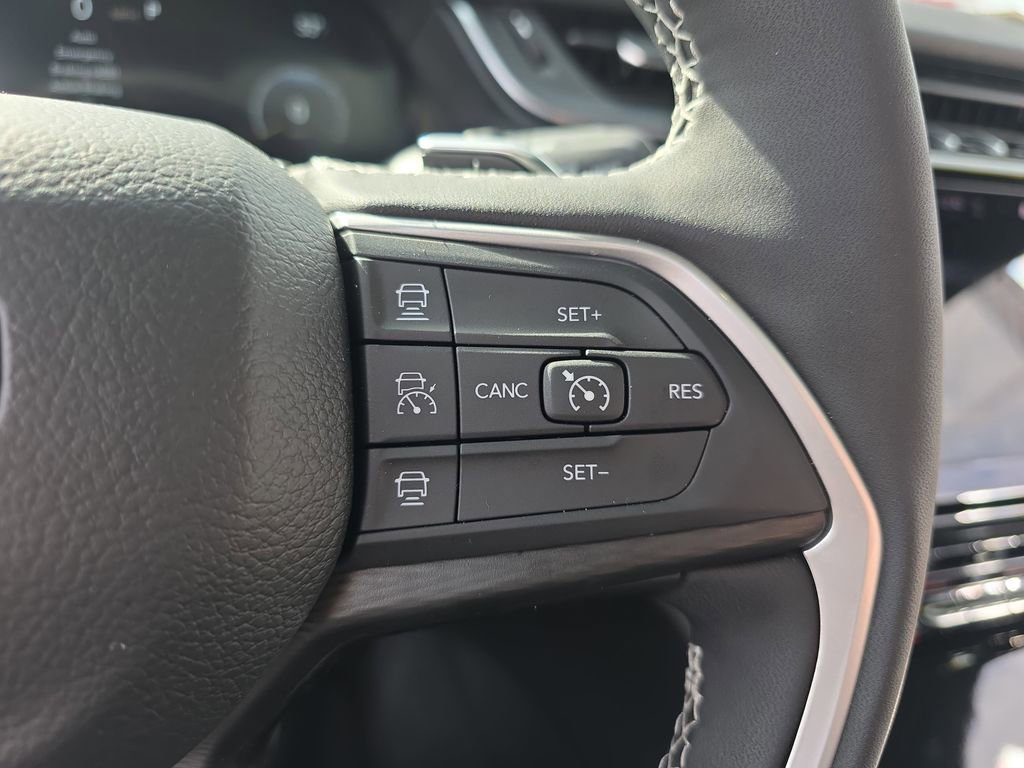 New 2025 Jeep Grand Cherokee Altitude image 18