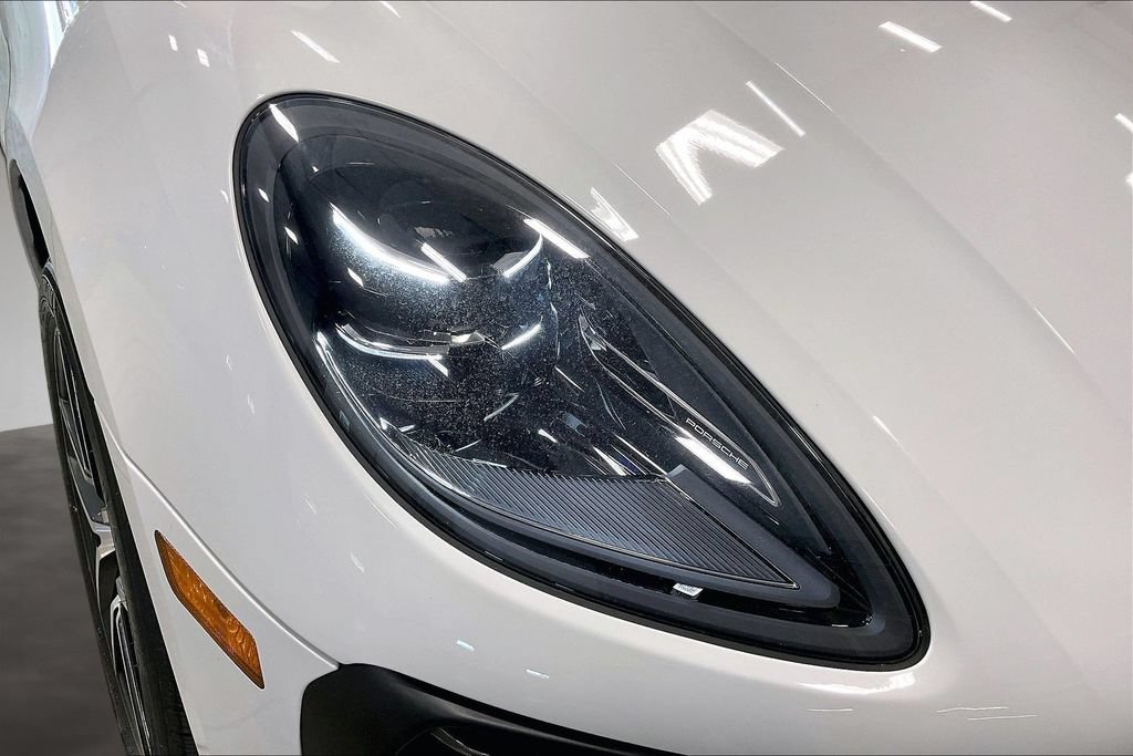 Used 2023 Porsche Macan AWD/4WD image 32