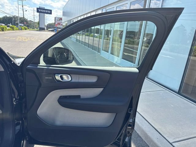 Certified 2024 Volvo XC40 B5 Plus w/ Protection Package Premier AWD/4WD image 14