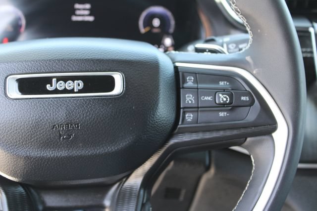 Used 2023 Jeep Grand Cherokee Altitude AWD/4WD image 17