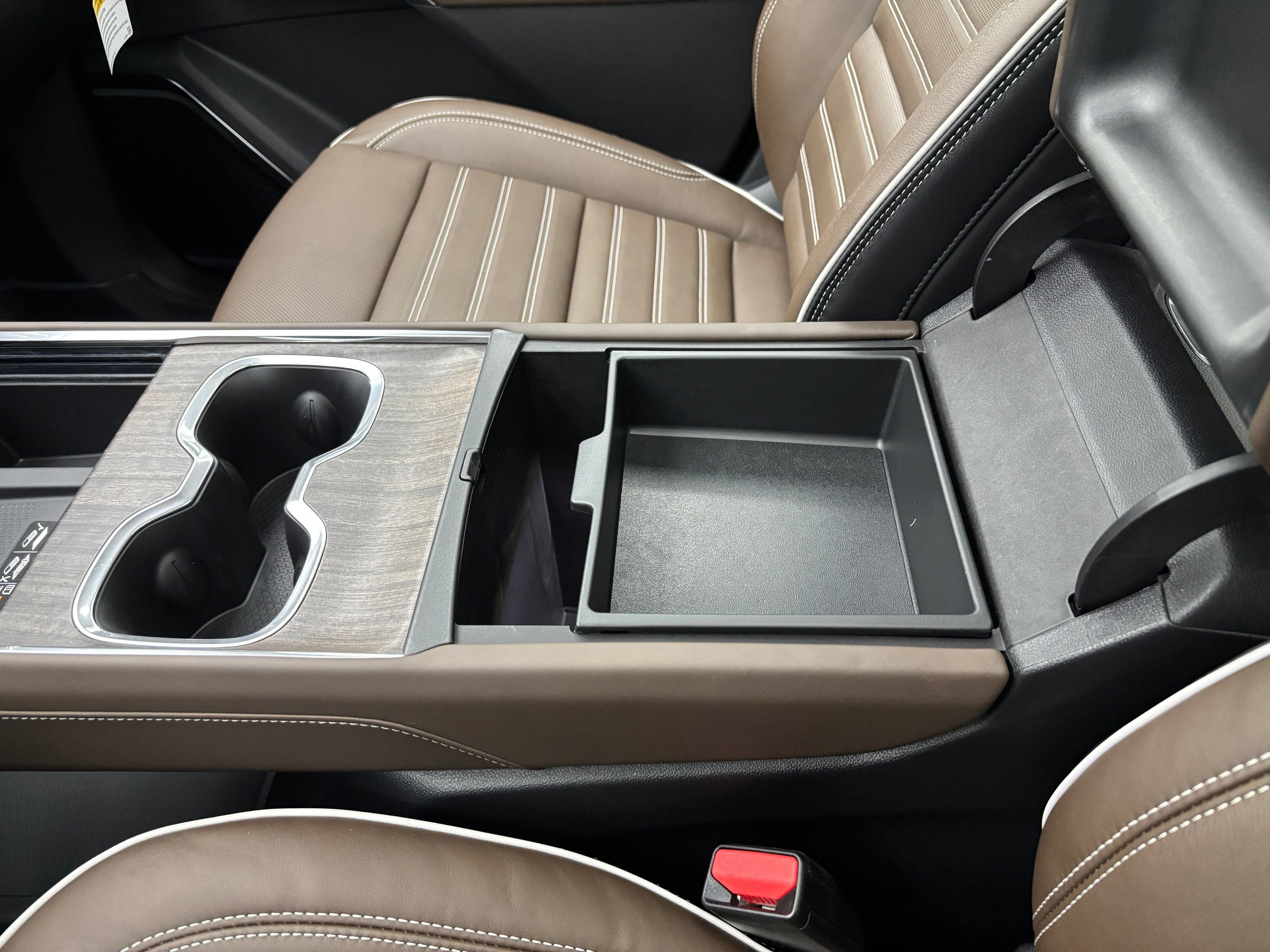 New 2027 GMC Acadia Denali Ultimate w/ LPO, Floor Liner Package AWD/4WD image 38